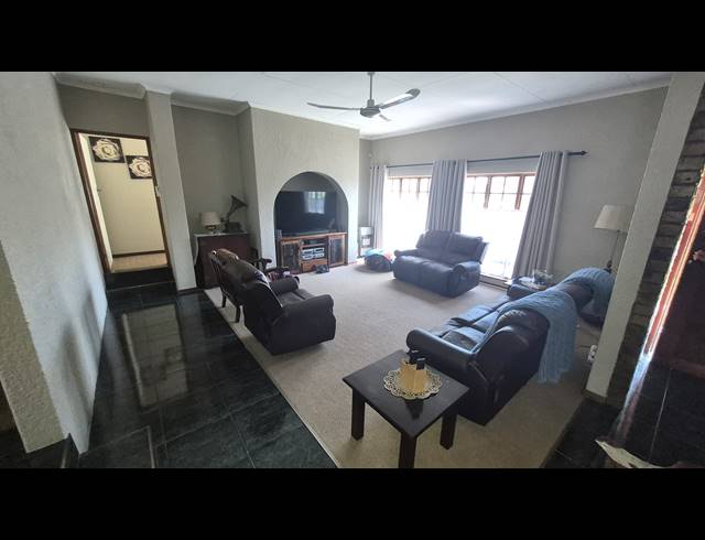 3 BEDROOM HOUSE FOR SALE IN HOEVELD PARK